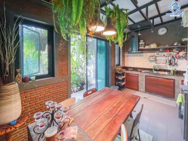 *****ทาวน์เฮ้าส์มือสองย่านกรุงเทพฯ ม.พรีเมี่ยม ไทม์โฮม วงแหวน-อ่อนนุช เนื้อที่กว้างขวางถึงเกือบ 28 ตร.ว. ฟังก์ชัน 3 ห้องนอน 2 ห้องน้ำ 2 ที่จอดรถ แถมฟรี! 4 เครื่องปรับอากาศ 1 เครื่องทำน้ำอุ่น บนทำเลดี ติดถ.กาญจนาภิเษก ใกล้สนามบินสุวรรณภูมิ และทางด่วน "บางนา"